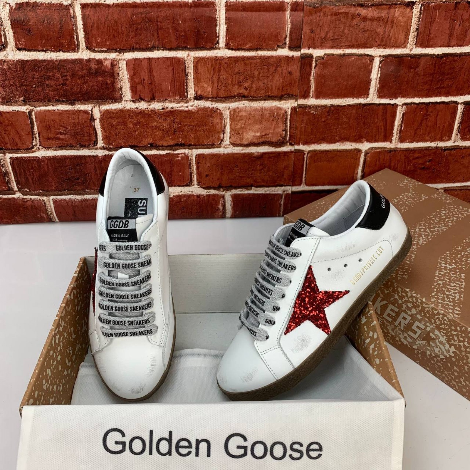 GOLDEN GOOSE SUPER STAR RED STAR - GS26
